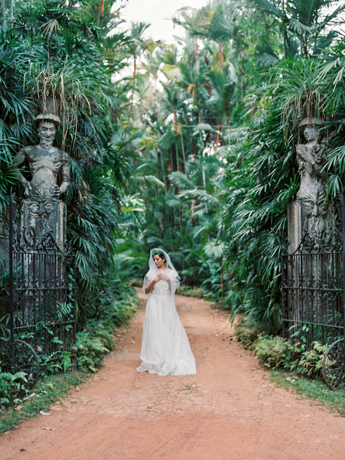 Tropical garden destination wedding inspiration / Sri Lanka / photography jasminepettersen.com